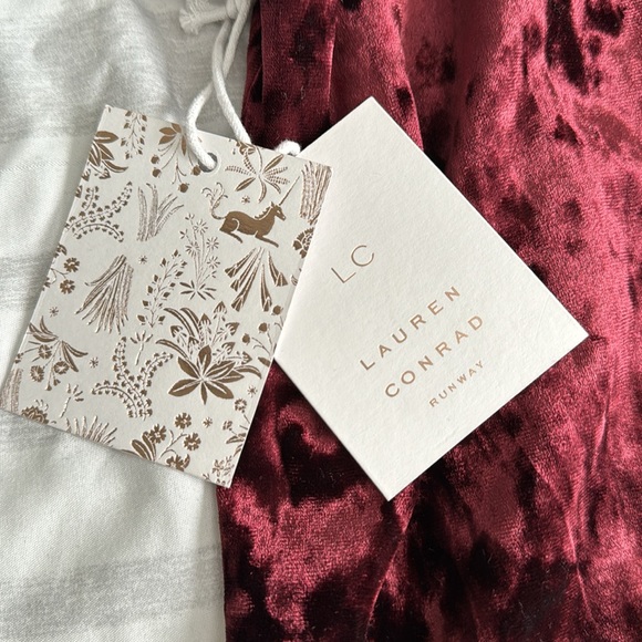 BRAND NEW LC Lauren Conrad Women’s Open/Cold Shoulder Velvet Blouse - Large - Picture 2 of 8